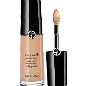 Armani Beauty Luminous Silk Face and Under-Eye Concealer