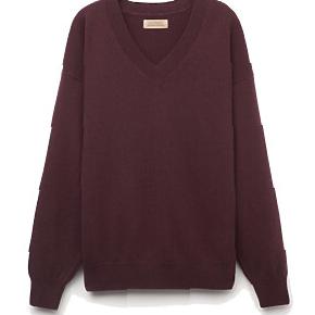 Falconeri Ultrasoft Cashmere V-Neck Sweater in Burgundy