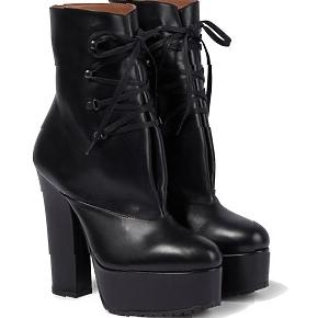 Alaia Trekk Leather Ankle Boots